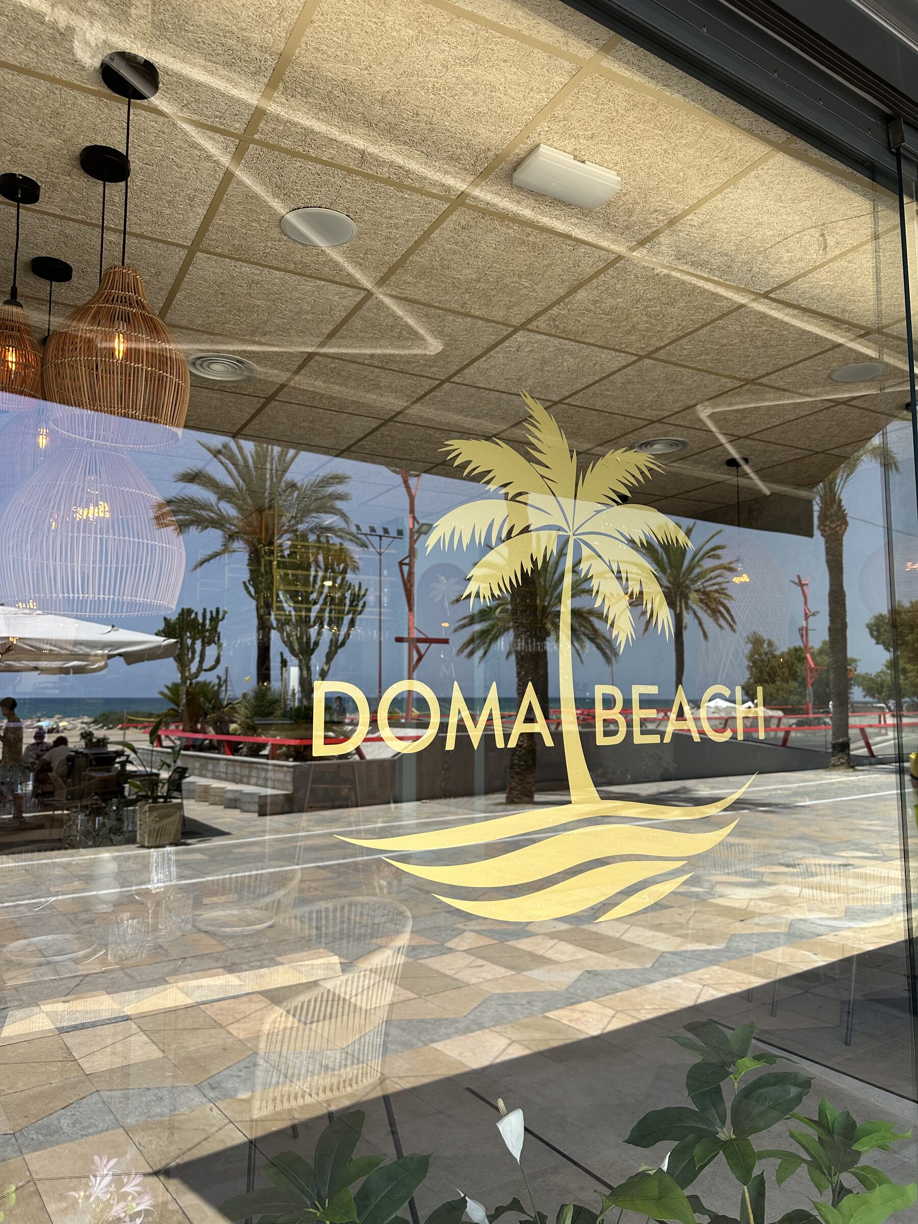 DOMA Beach – restaurante frente al mar en Vinaròs